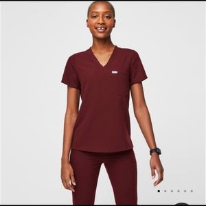 Figs scrubs FIONX fabric. Scrub top and bottom